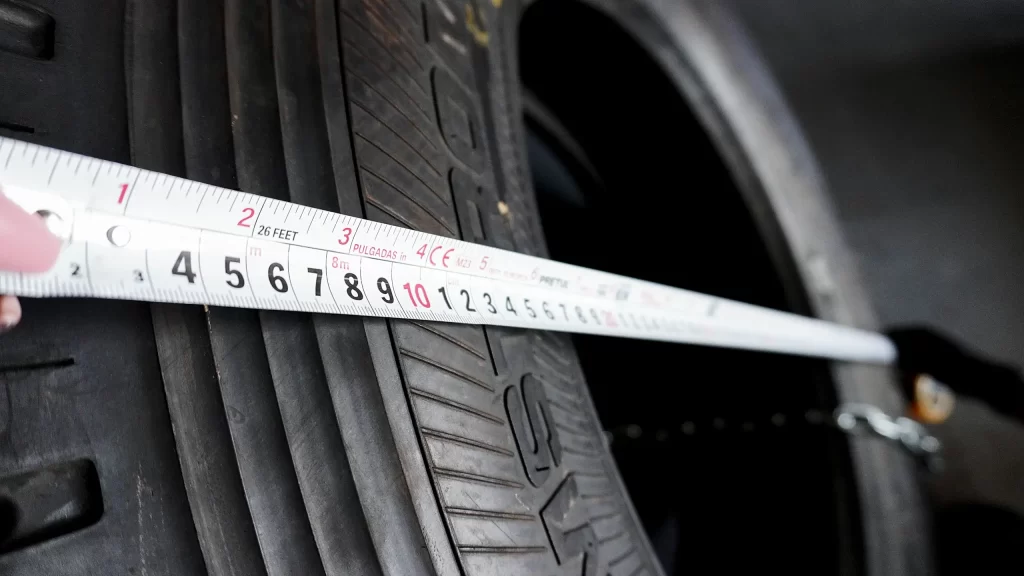 medicion ancho llanta milimetros banda de rodadura cinta metrica
